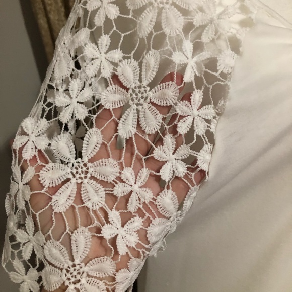 White lace sleeved top - Picture 3 of 5
